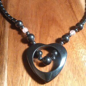 Hematite and Pink Stone Beaded Heart Design Necklace (18 Inch)